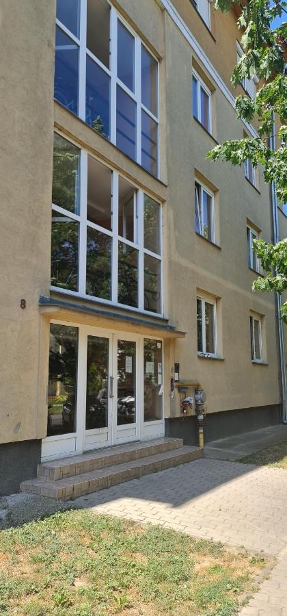 Ybs Apartman Apartamento Zalaegerszeg Exterior foto
